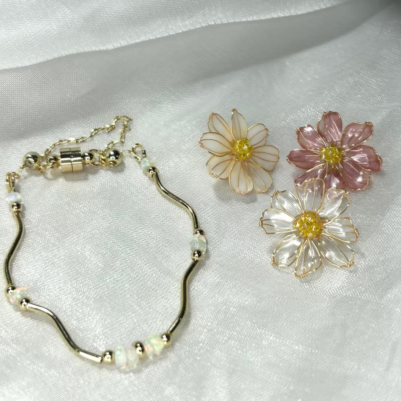 【粉色波斯菊x蛋白石 - 水晶花手鏈】十月生日花 生日石 花言日和