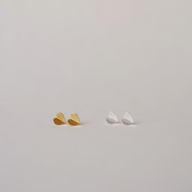 小さなハートのピアス / イヤリングクリップ