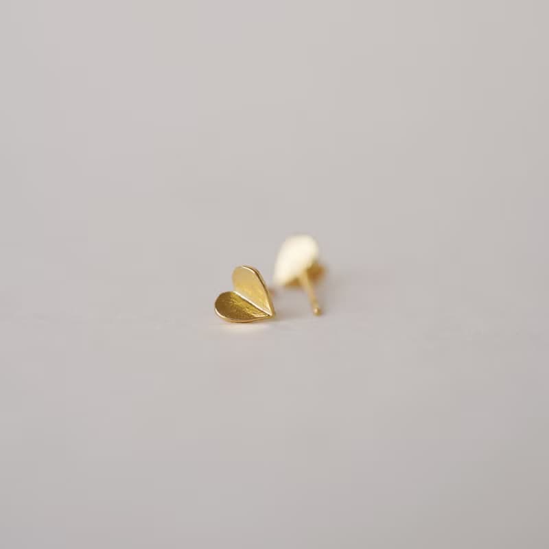 小さなハートのピアス / イヤリングクリップ