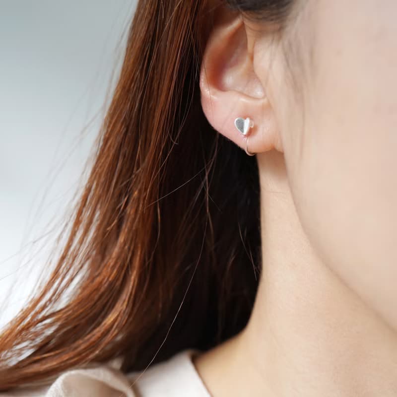 小さなハートのピアス / イヤリングクリップ