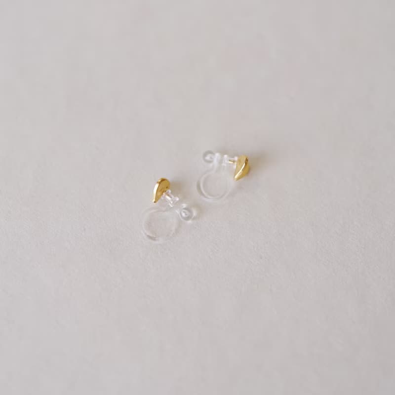 小さなハートのピアス / イヤリングクリップ