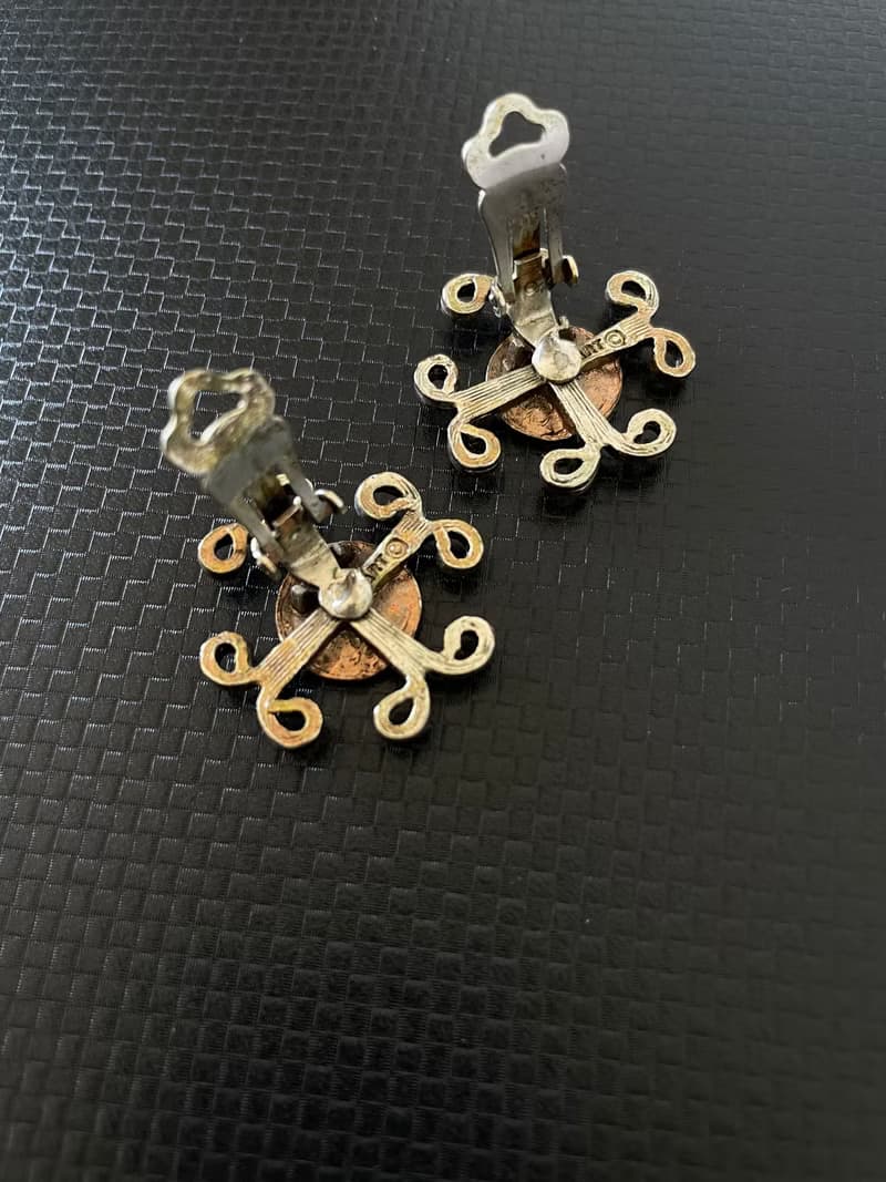 古董銀色十字架雕花夾式耳環 ART C745