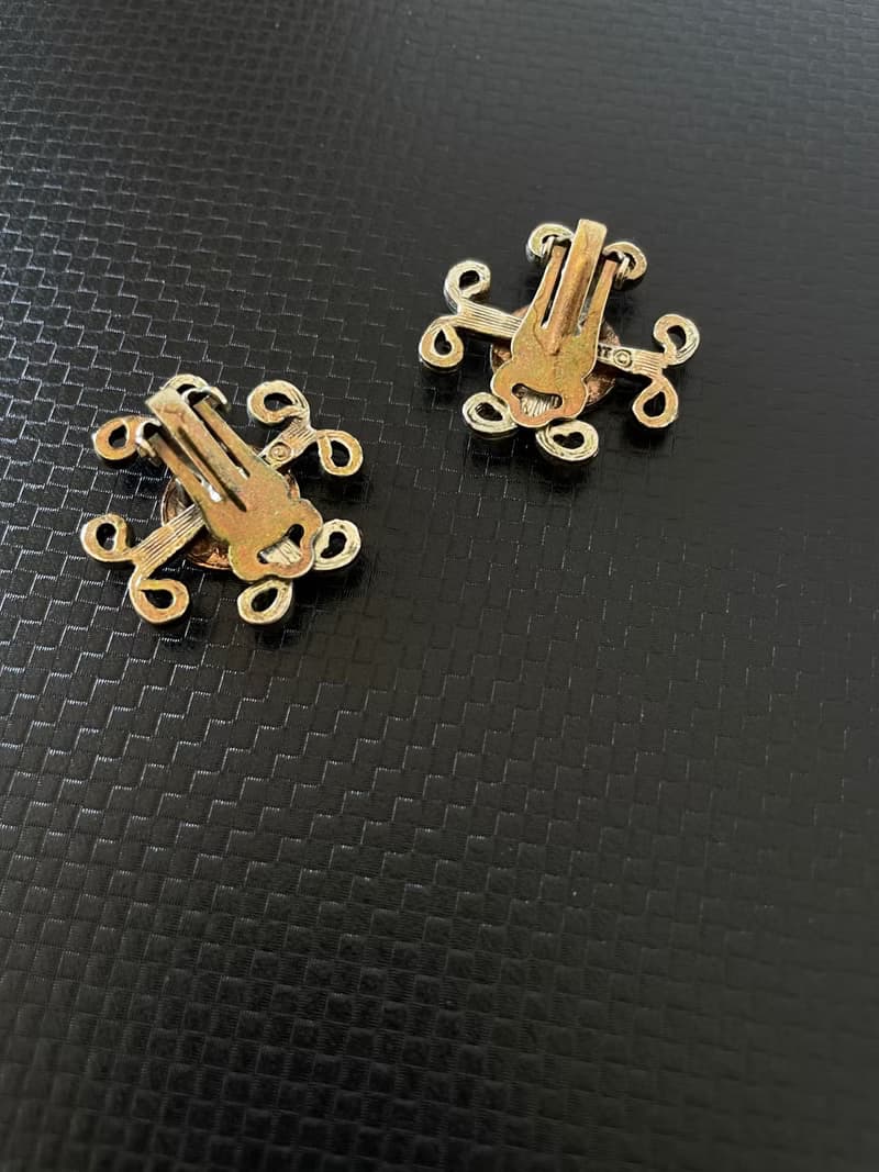 古董銀色十字架雕花夾式耳環 ART C745