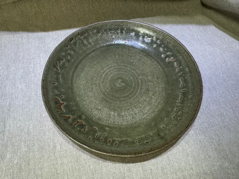 苔青釉手拉陶盤