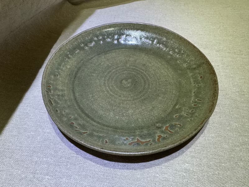 苔青釉手拉陶盤