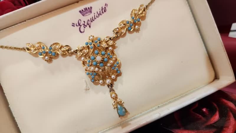 未使用過英國Exquisite 1950 年代鍍22CT金項鍊(附耳環原裝盒)聖