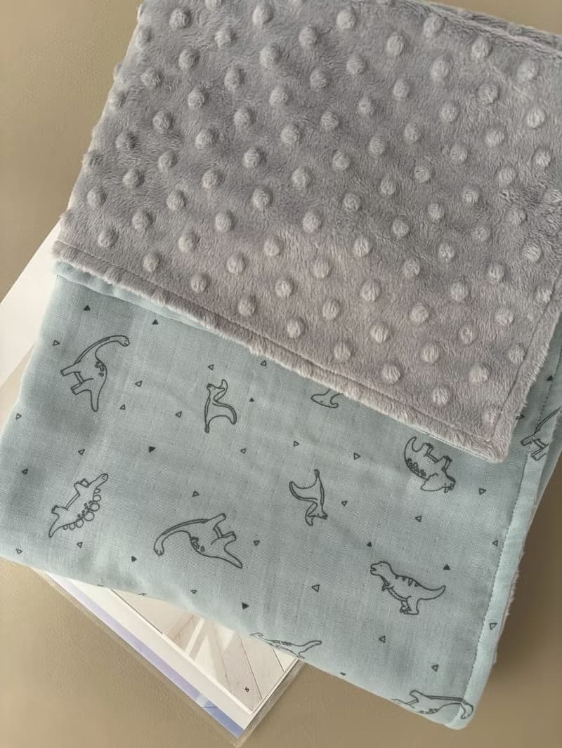 莫蘭迪藍小恐龍  寶寶荳荳絨毯 嬰兒手作 新生兒禮