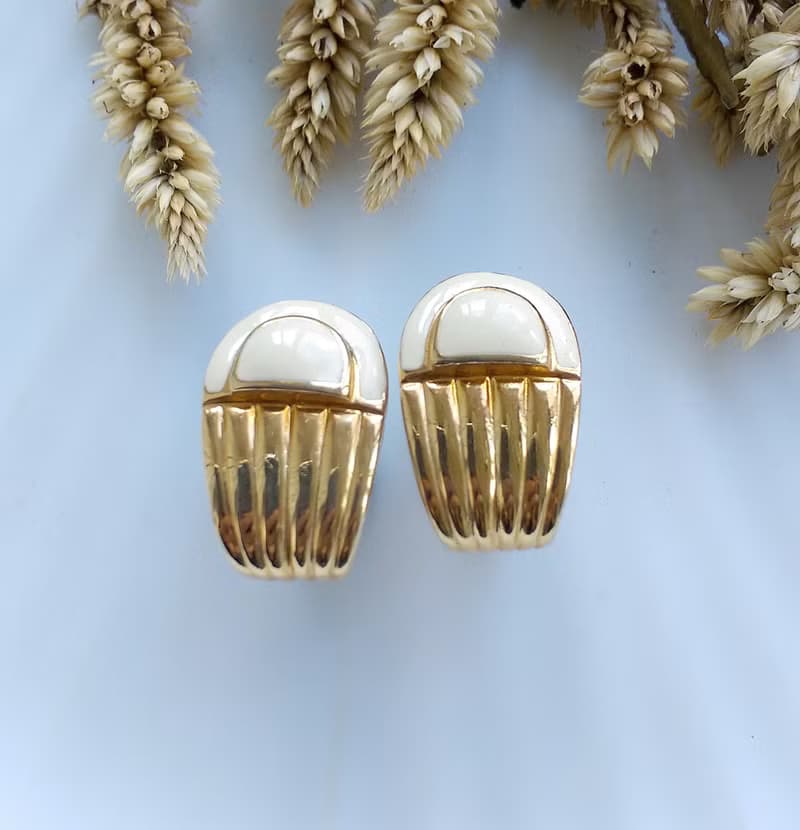 Vintage Jewelry 西洋古董飾品 奶油色調 指甲片片 夾式耳環
