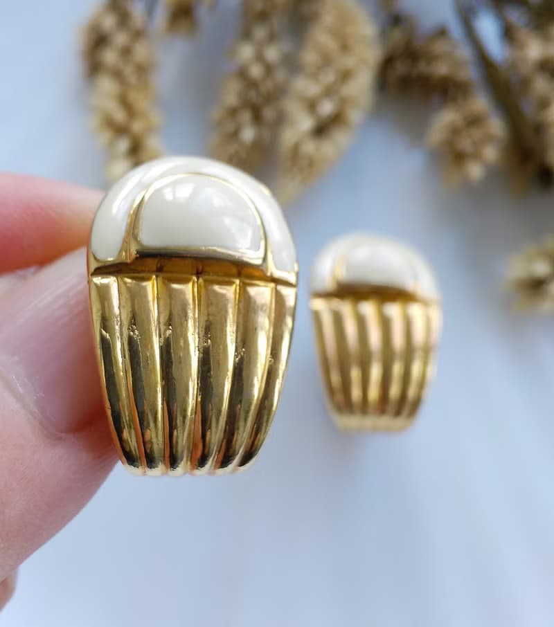 Vintage Jewelry 西洋古董飾品 奶油色調 指甲片片 夾式耳環