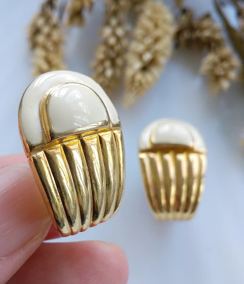 Vintage Jewelry 西洋古董飾品 奶油色調 指甲片片 夾式耳環