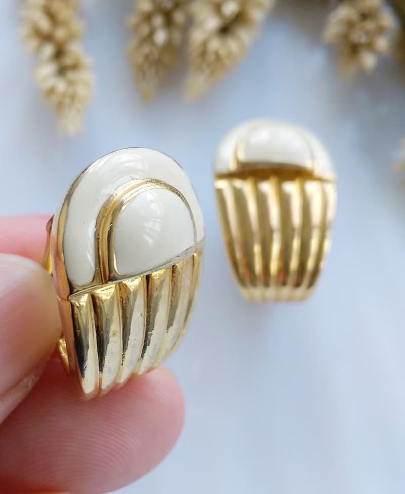Vintage Jewelry 西洋古董飾品 奶油色調 指甲片片 夾式耳環