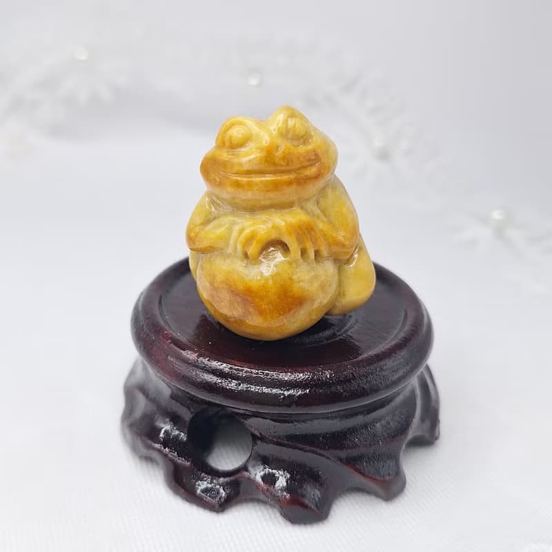 溫潤黃翡手工雕刻瓜瓜來財擺件 |天然緬甸玉A貨翡翠