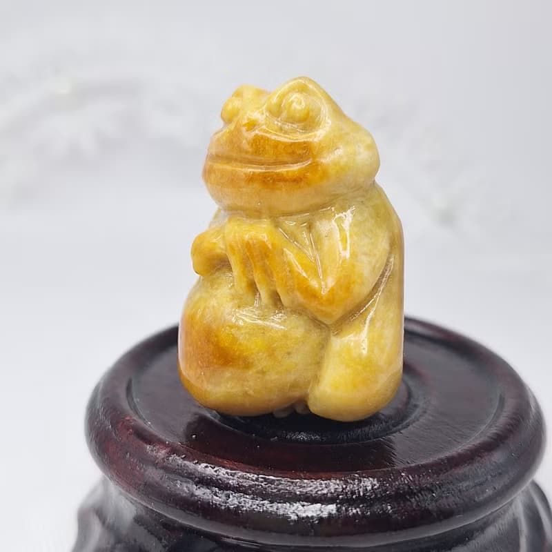 溫潤黃翡手工雕刻瓜瓜來財擺件 |天然緬甸玉A貨翡翠