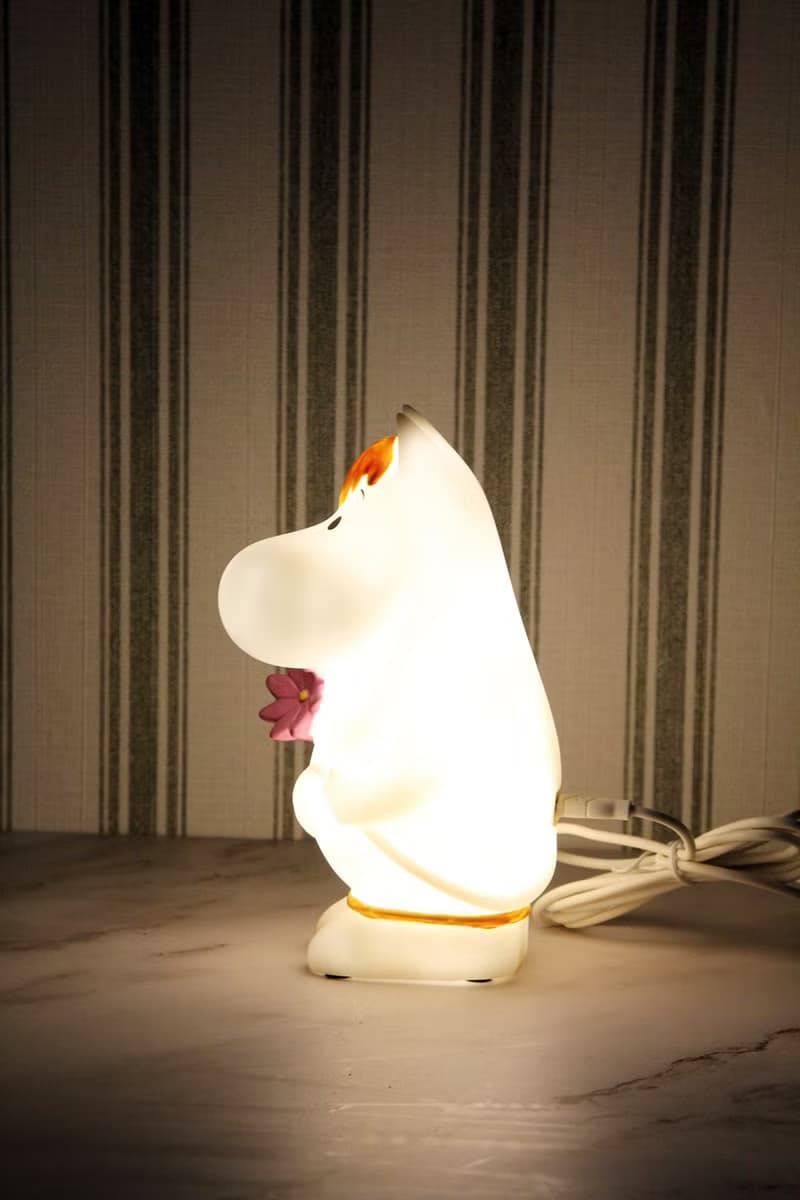英國嚕嚕米Moomin拿著紫色小花LED小夜燈