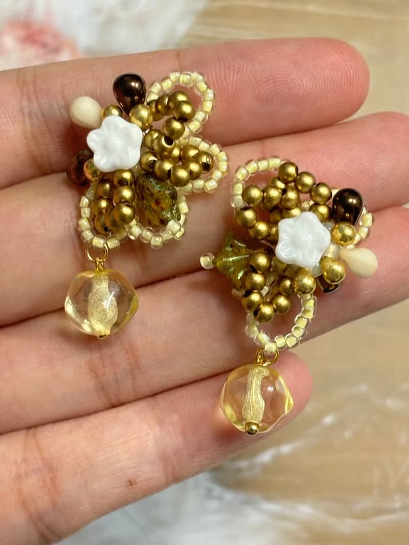 原創手作花朵耳飾 吊墜耳環 串珠花朵耳環 金色水滴