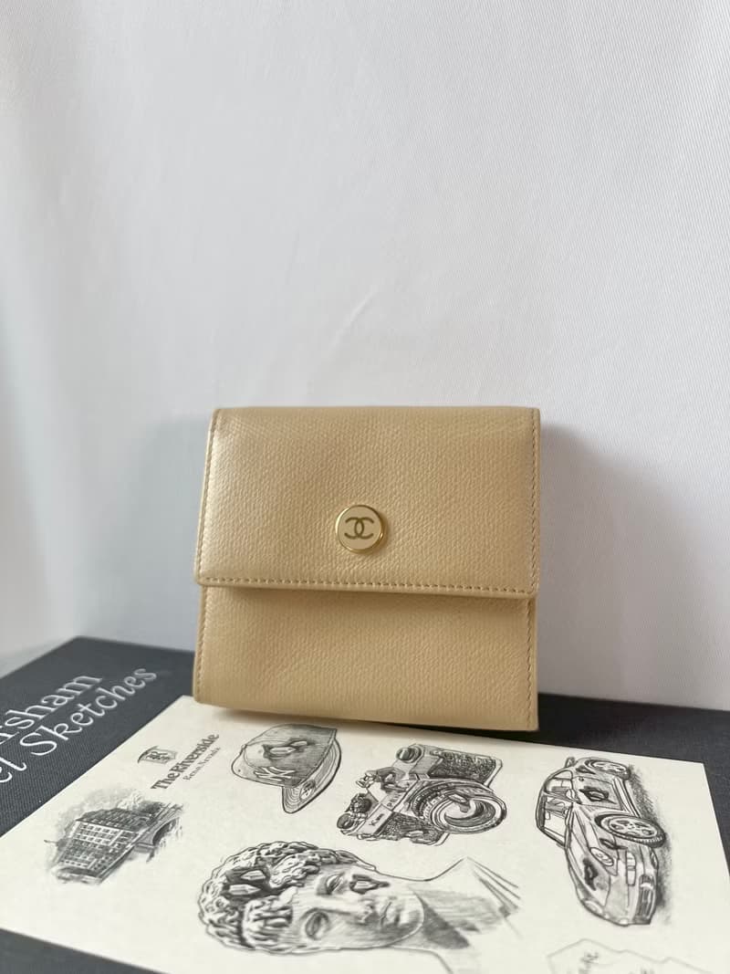 Chanel香奈兒雙C小圓標奶茶色短夾原裝盒錢包 日本中古二手