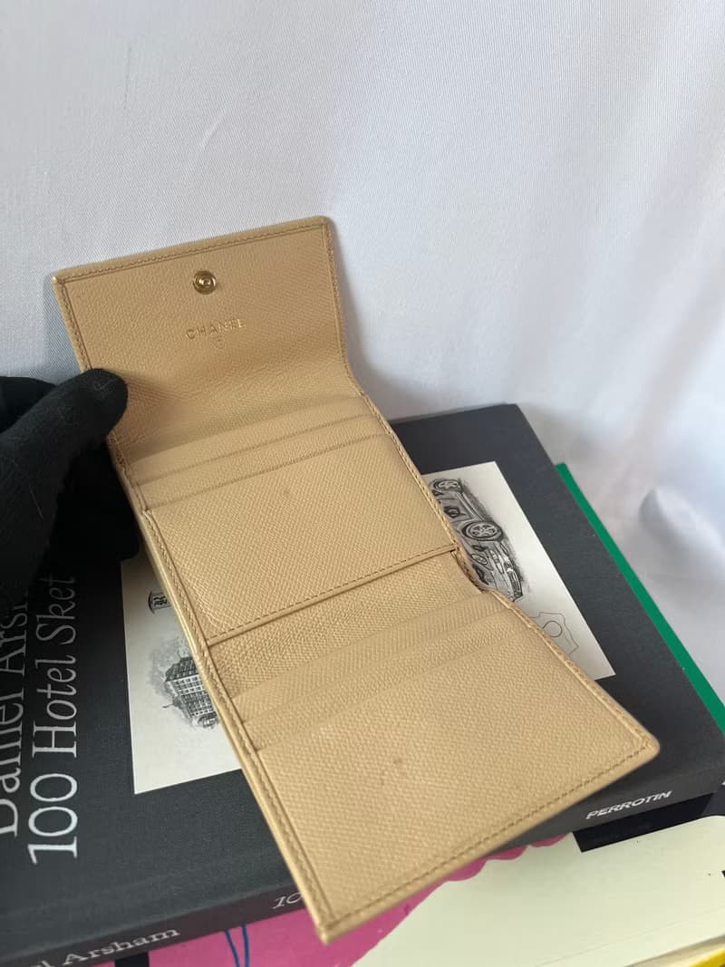 Chanel香奈兒雙C小圓標奶茶色短夾原裝盒錢包 日本中古二手