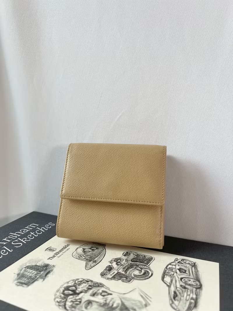 Chanel香奈兒雙C小圓標奶茶色短夾原裝盒錢包 日本中古二手