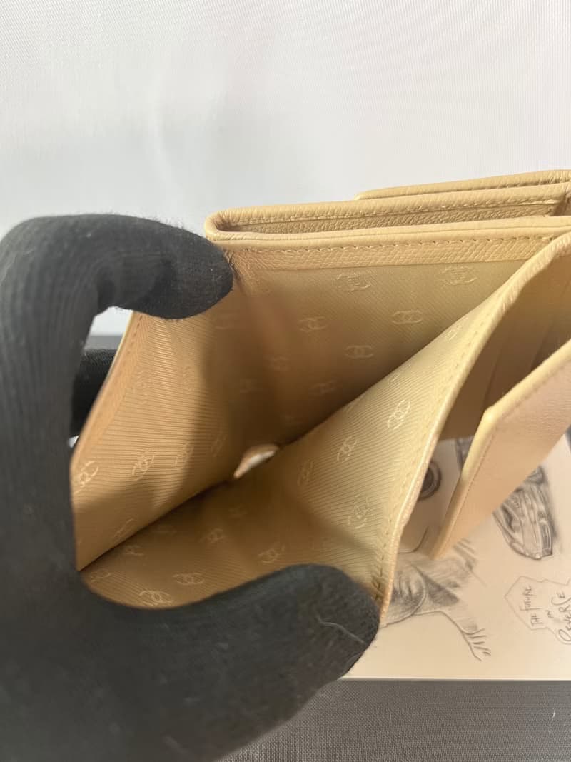 Chanel香奈兒雙C小圓標奶茶色短夾原裝盒錢包 日本中古二手