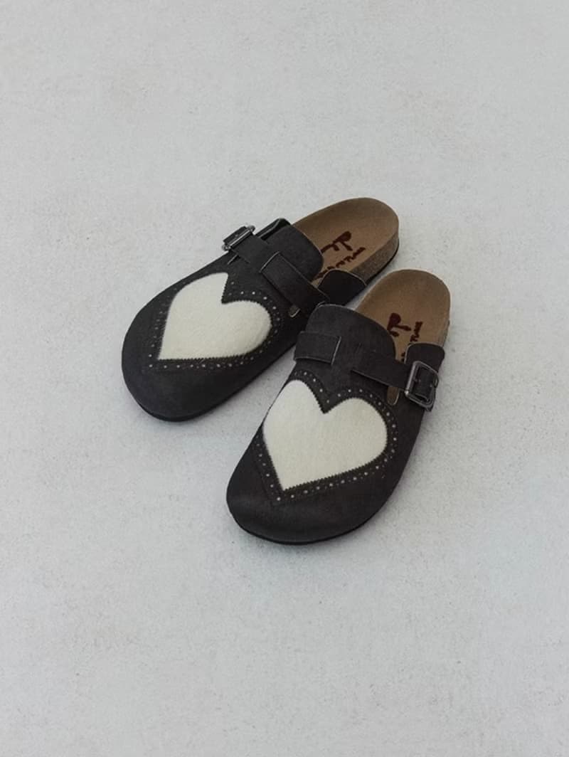 Heart Closed-Toe Slides 愛心長毛雕花包頭皮鞋