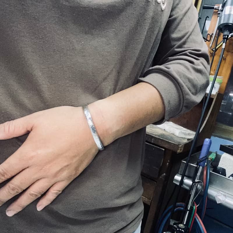 純銀手環 敲槌紋 水波紋 厚實款 S55