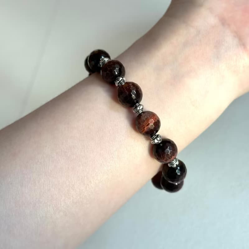 【信念】紅虎眼石切角純珠手鏈 改善自卑優柔寡斷 堅韌 堅持目標