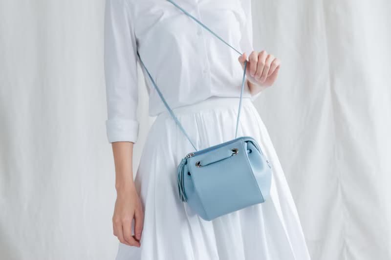 CUDDLE BAG - WOMEN CUTE MINIMAL LEATHER HANDBAG/ SHOULDER BAG - LIGHT BLUE