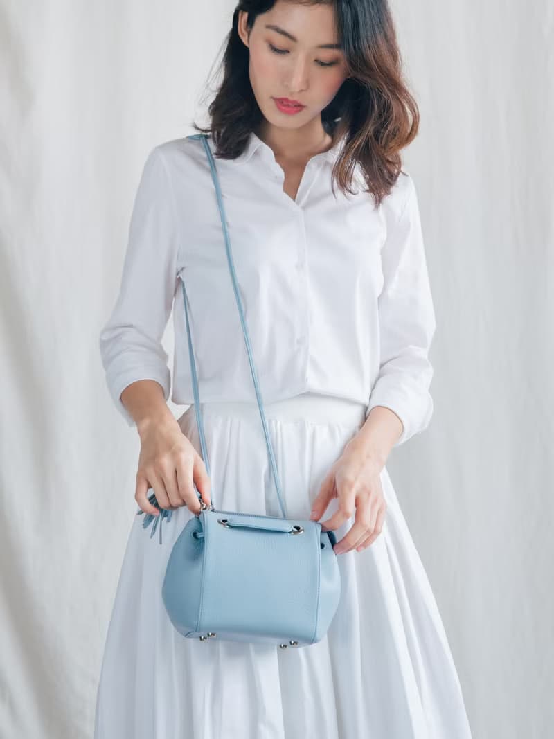 CUDDLE BAG - WOMEN CUTE MINIMAL LEATHER HANDBAG/ SHOULDER BAG - LIGHT BLUE