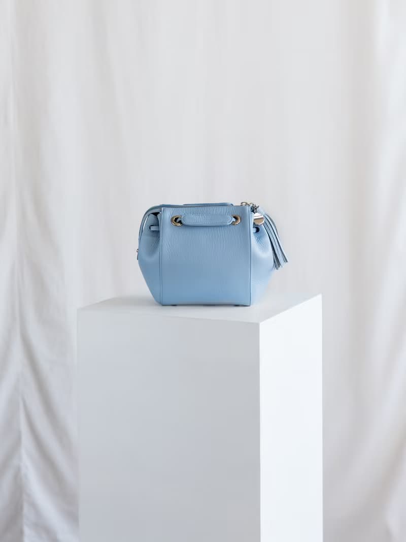 CUDDLE BAG - WOMEN CUTE MINIMAL LEATHER HANDBAG/ SHOULDER BAG - LIGHT BLUE