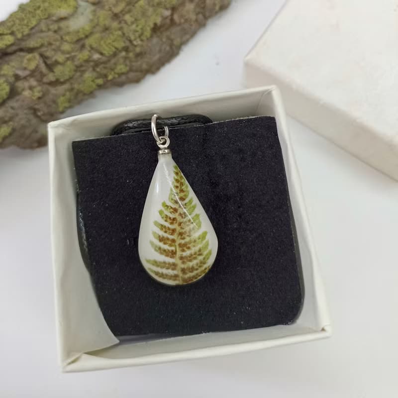 Fern leaf pendant  Fern jewelry Forest pendant Witchy necklace resin 生日禮物 項鍊