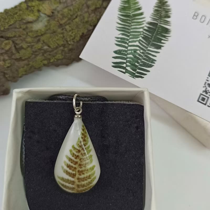 Fern leaf pendant  Fern jewelry Forest pendant Witchy necklace resin 生日禮物 項鍊
