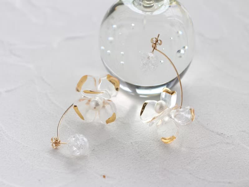 14kgf-Clear flower back × crack crystal pierced earrings