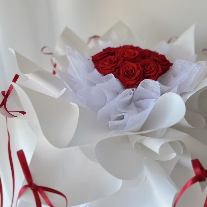 SEE 看見花藝設計 | 永生花 | 玫瑰 | 紅色夢幻不凋花束