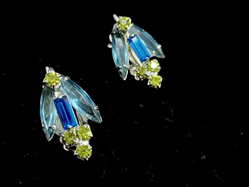 vintage jewelry 古董立體萊茵石花束 夾式耳環
