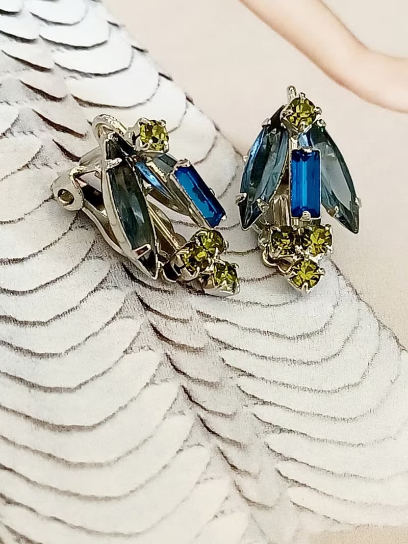 vintage jewelry 古董立體萊茵石花束 夾式耳環