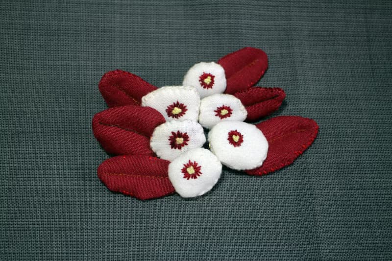 立體布花胸針 / 紅紙扇 血萼花 刺繡胸針 E