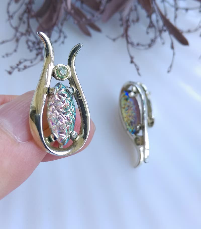 Vintage Jewelry 西洋古董飾品 EMMONS 銀色調 七彩馬眼 夾式耳環