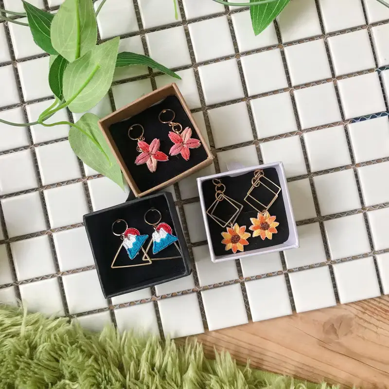 刺繡耳環 | 耳夾 / 耳釘 / 耳勾 - 富士山