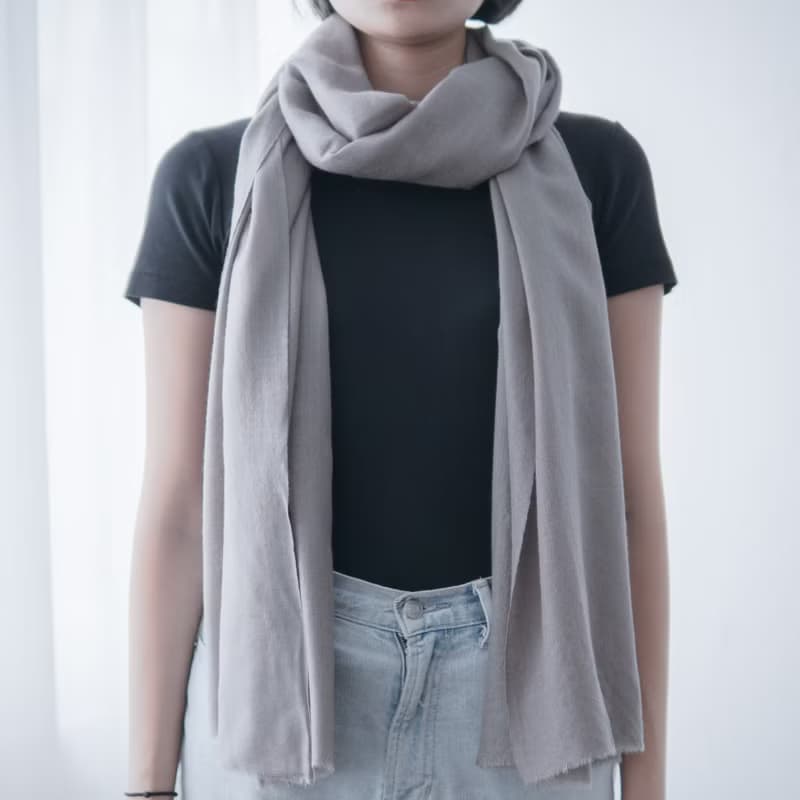 【保暖道具】喀什米爾 Cashmere 羊毛圍巾 - 淺灰