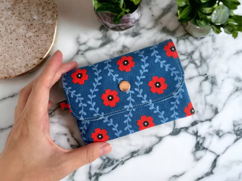手作三層零錢包。藤蔓花。深藍