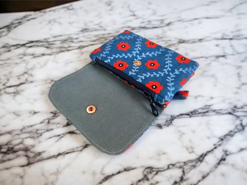 手作三層零錢包。藤蔓花。深藍