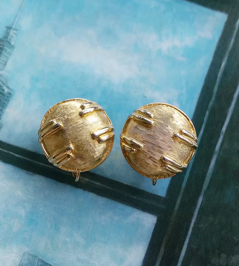 Vintage Jewelry 西洋古董飾品 BOUCHER 金色調 摩登 夾式耳環