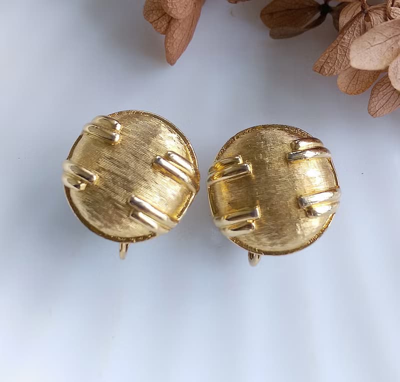 Vintage Jewelry 西洋古董飾品 BOUCHER 金色調 摩登 夾式耳環
