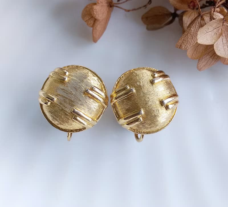 Vintage Jewelry 西洋古董飾品 BOUCHER 金色調 摩登 夾式耳環