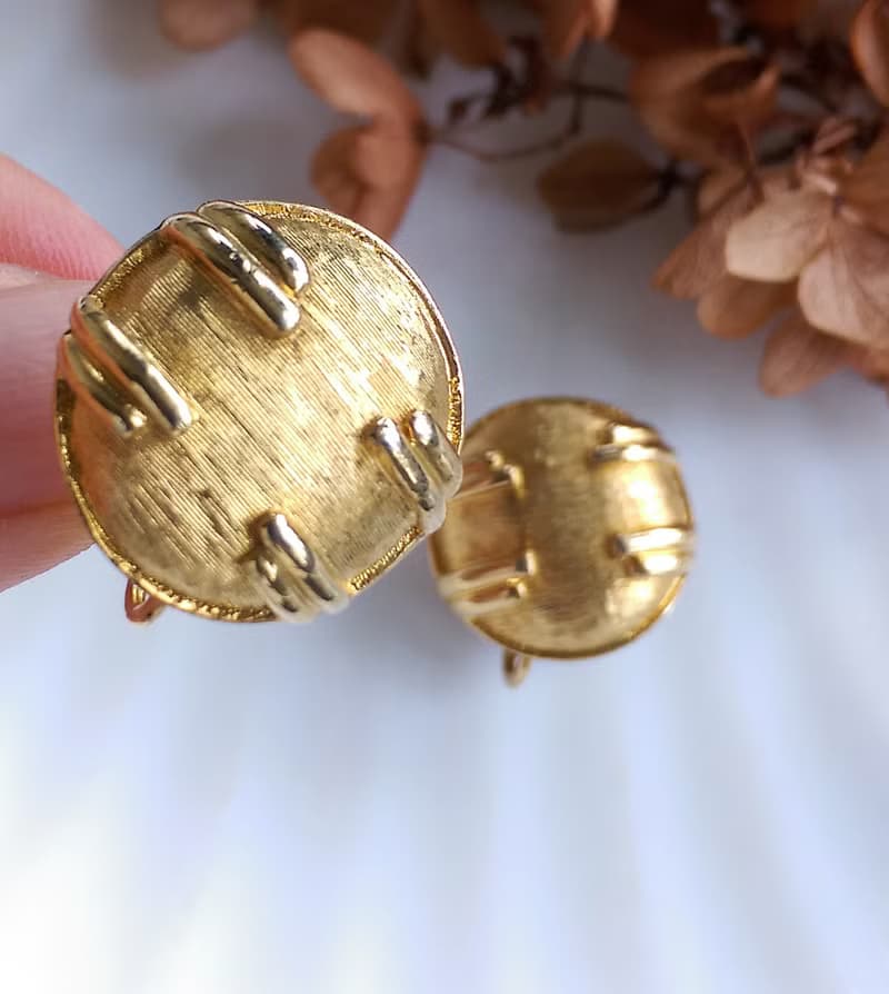 Vintage Jewelry 西洋古董飾品 BOUCHER 金色調 摩登 夾式耳環