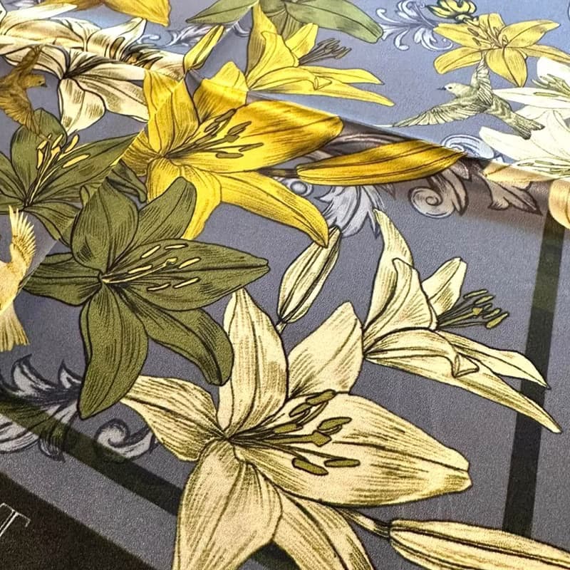 50cm角_silkscarf_イエローリリー 柄のスカーフ　ChristalART