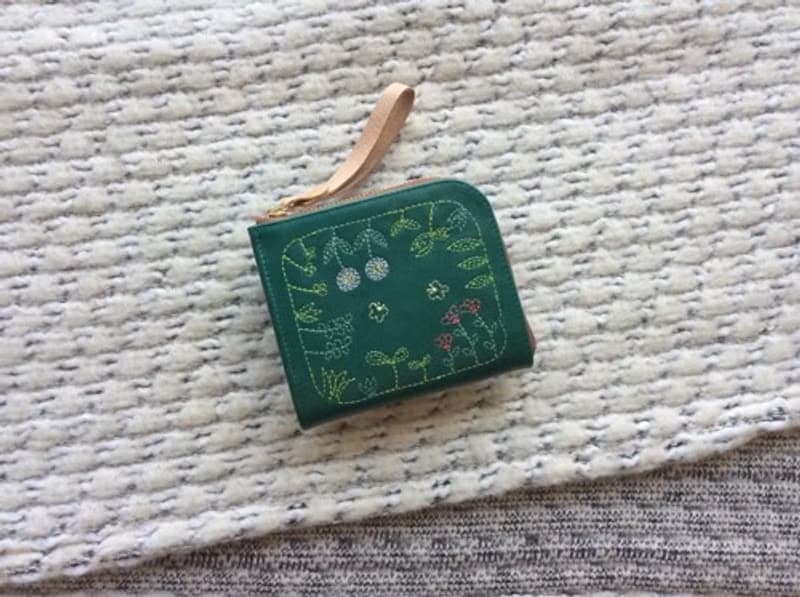 Pinkoi 代購 -  刺繡皮革錢包「GARDEN」GREEN（牛皮）雙折錢包