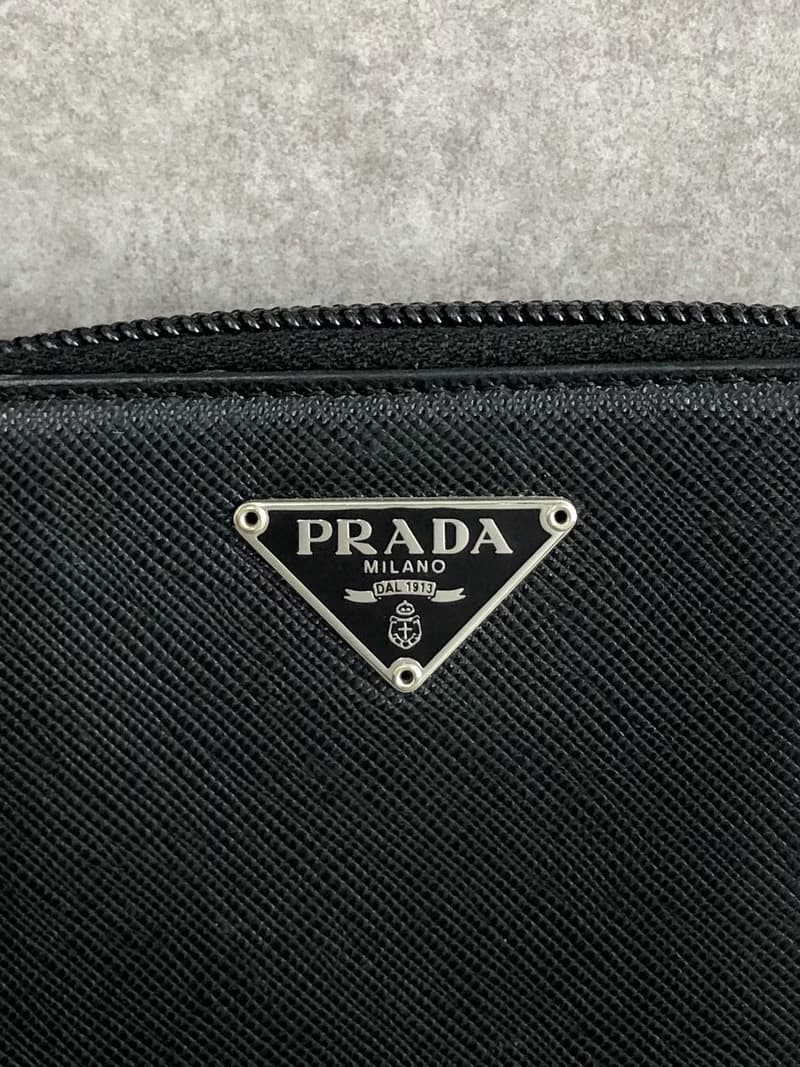 【 日本直送　名牌中古包 】PRADA プラダ 財布 ブラック トライアングルロゴ サフィアーノレザー ラウンドファスナー vintage 5i3x78