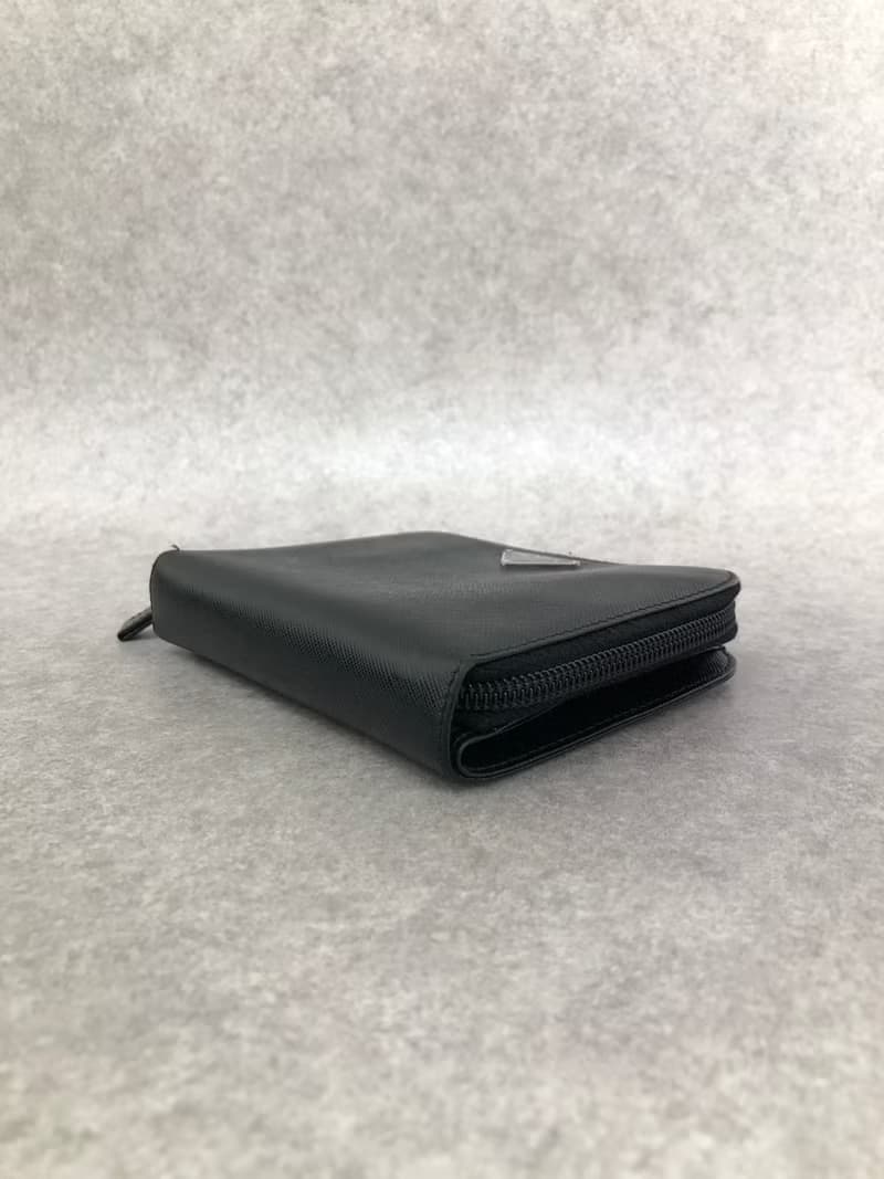 【 日本直送　名牌中古包 】PRADA プラダ 財布 ブラック トライアングルロゴ サフィアーノレザー ラウンドファスナー vintage 5i3x78