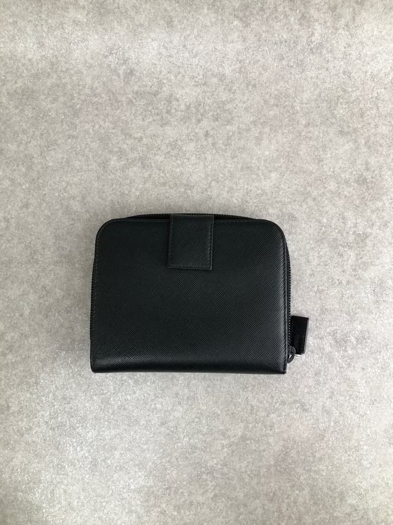 【 日本直送　名牌中古包 】PRADA プラダ 財布 ブラック トライアングルロゴ サフィアーノレザー ラウンドファスナー vintage 5i3x78
